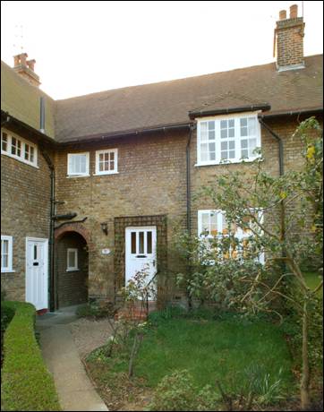 29-31 Asmuns Place